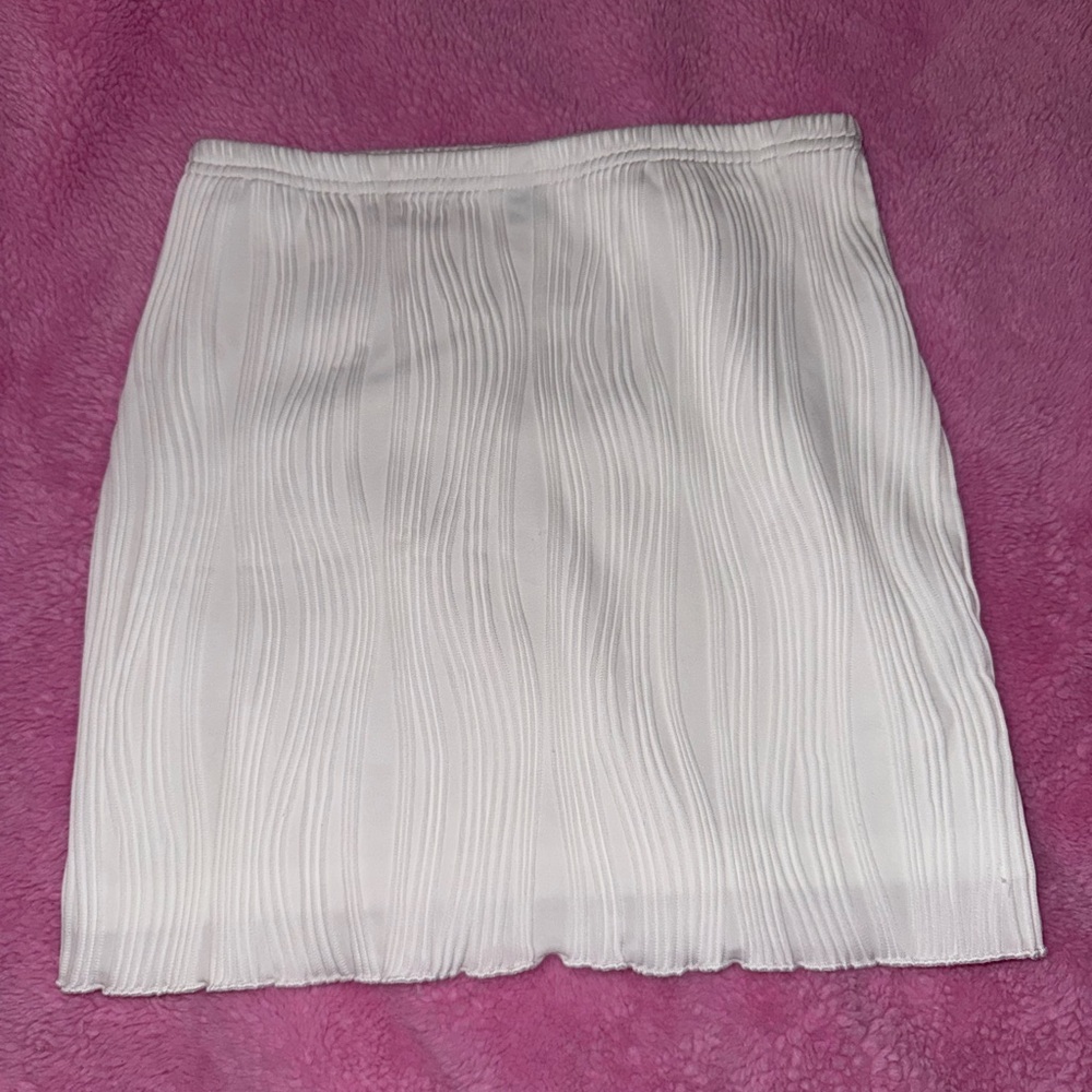 Elegant White Pleated Skirt